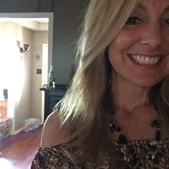 Meet your Posher, Julie - Picture 3 of 5